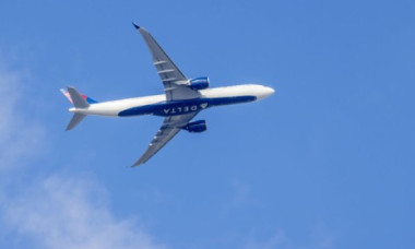 Zbor transformat în coşmar, după ce pilotul s-a îmbolnăvit: Pasagerii au fost nevoiţi să petreacă mai mult de 24 de ore în avion