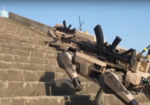 VIDEO China a prezentat cei mai noi roboți „lupi” militari care pot ataca în „haită”