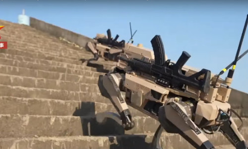 VIDEO China a prezentat cei mai noi roboți „lupi” militari care pot ataca în „haită”