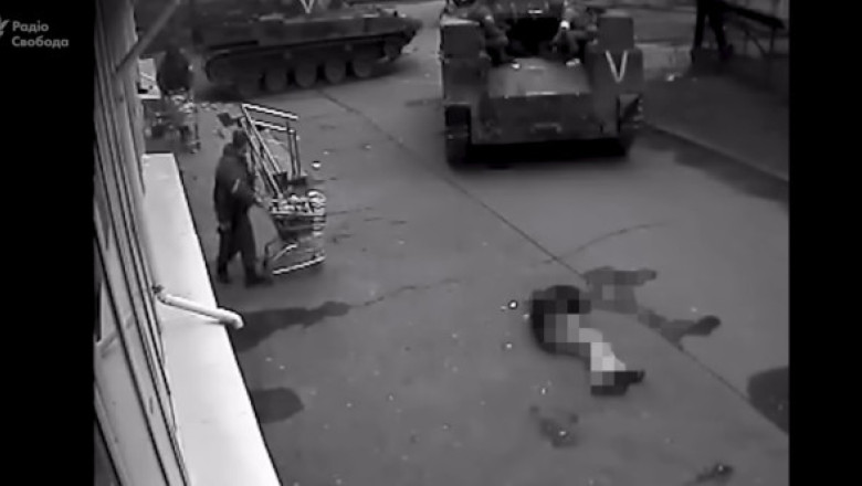Momentul în care un civil din Bucea este executat în stradă de către ruși. Urmează jefuirea unui magazin. Vladimir Putin: „Provocări”