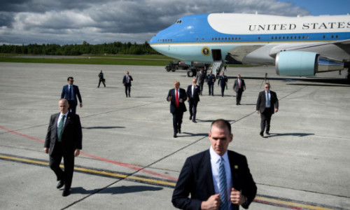 „Om pentru om, armă pentru armă”. Culisele uriașei operațiuni de pregătire a întâlnirii dintre Putin și Trump în Alaska