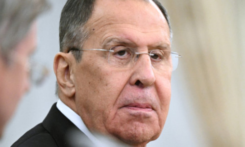 Mesajul afișat pe îmbrăcămintea lui Lavrov. Cum îi sfidează ministrul rus de Externe pe americani, înainte de întâlnirea din Alaska