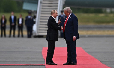 Putin vede „luminiţa de la capătul tunelului” în relaţiile cu SUA, Trump îl amenință cu „sancţiuni majore sau tarife enorme”