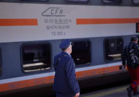 VIDEO Cazul liniei de tren închise la un an de la deschidere. Anterior călătorii au așteptat 19 ani redeschiderea traseului