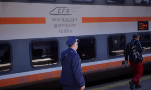 VIDEO Cazul liniei de tren închise la un an de la deschidere. Anterior călătorii au așteptat 19 ani redeschiderea traseului