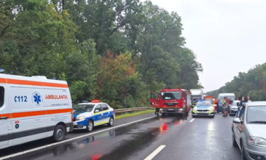 Au fost identificați tinerii care au murit pe A1, loviți de un TIR. Ce spune primarul comunei în care locuia fata