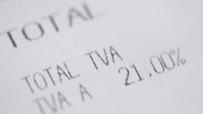 Românii au primit facturi cu TVA majorat la 21% din iulie, în loc de august, pentru mai multe servicii. Cum se explică situația