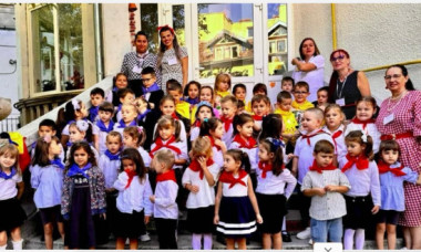 „Șoimii patriei” la o grădiniță din Satu Mare. Poliția a deschis dosar penal. „Un spectacol de propagandă comunistă”