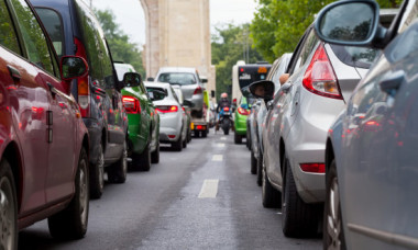 Mașinile, impozitate în funcție de capacitatea motorului, dar și de norma de poluare. Autoturismele pentru care taxele ar putea scădea