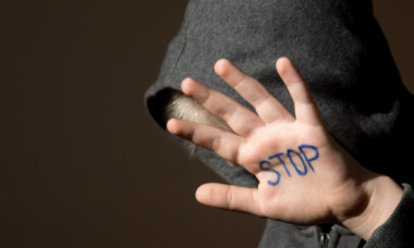 Incident șocant în Brăila. Un elev de 12 ani ar fi fost bătut în plină stradă de tatăl unui coleg de clasă