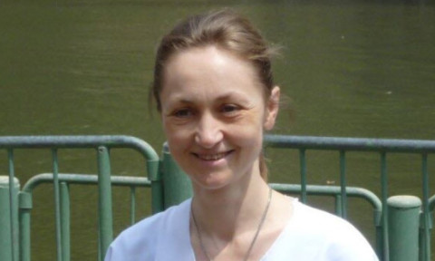 Cine a fost doctorița româncă din Franța al cărei corp a fost găsit carbonizat. Polițiștii îl caută pe fiul femeii, care este suspect