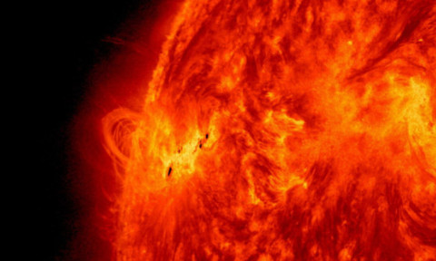 O furtună geomagnetică a ajuns pe Pământ mai devreme decât preconizau specialiștii. Ce fenomene sunt așteptate în următoarele zile