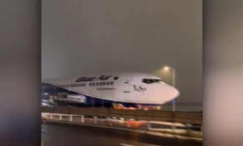 Imagini cu un avion pe străzile de lângă Capitală au stârnit un val de conspirații pe TikTok: „Cazul ăsta o să se mușamalizeze 100%”