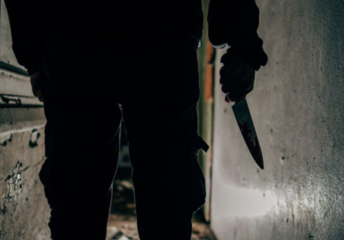 Un tânăr de 20 de ani a înjunghiat un bărbat de 33 de ori, pe o stradă din Capitală. Procurori: „Atac de o ferocitate ieșită din comun”