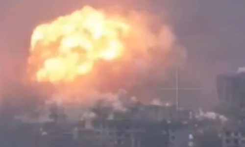 Imagini apocaliptice din Ucraina. Momentul în care o bombă spulberă un întreg bloc de locuințe în „Orașul păcii”