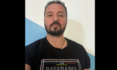 Bărbatul care i-a strigat lui Georgescu „marș la Moscova” afirmă că a fost bătut de susținătorii fostului candidat la prezidențiale