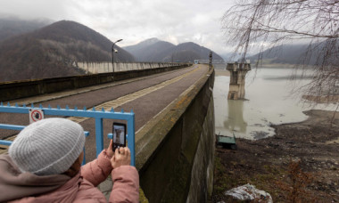 Apele Române a reacționat la imaginile apărute cu barajul Paltinu: „Nu există nicio avarie, este un comportament normal de iarnă”