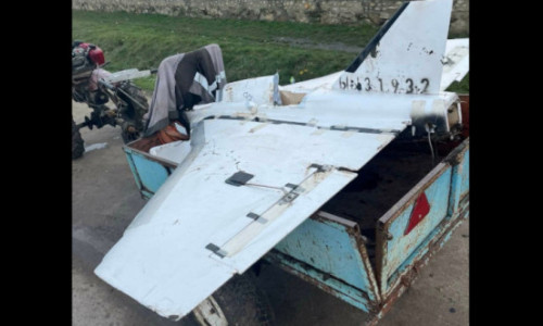 VIDEO Un moldovean a găsit o dronă, a urcat-o în remorcă și a dus-o acasă