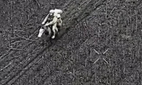 VIDEO Momentul în care soldați ruși călare pe cai sunt eliminați de ucraineni: „Nici acest lucru nu îi ajută”