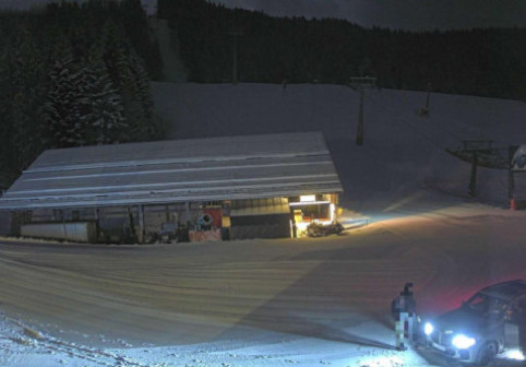 Ca-n filme: doi români au furat un seif dintr-o stațiune de schi austriacă. L-au târât pe pârtie, până la mașină