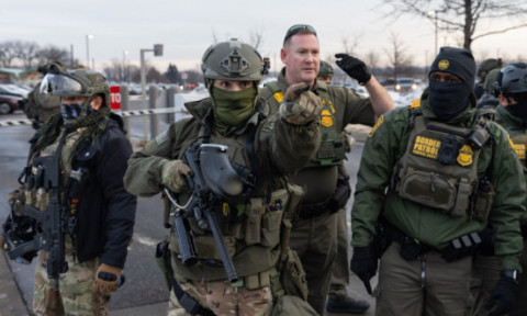 Un moment de cotitură pentru America: De ce uciderea femeii din Minneapolis de către un agent de imigrare ar putea avea urmări profunde