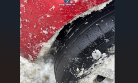 Ce amendă a primit o şoferiţă din Alba, prinsă pe autostrada acoperită de zăpadă cu o mașină cu anvelope de vară