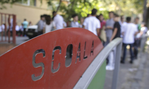 Șocul trăit de o profesoară din Spania într-un liceu din România: o elevă i-a cerut să iasă din clasă ca să își ia comanda de la curier