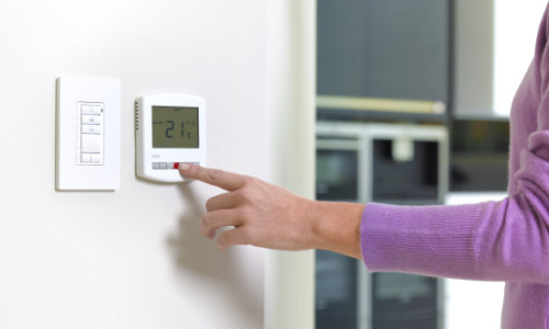 Temperatura ideală în locuință iarna: câte grade recomandă specialiștii ziua și noaptea pentru un somn profund