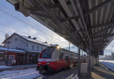 Un român a încercat să fure un tren plin cu pasageri în Austria, dar nu a reușit să pornească locomotiva