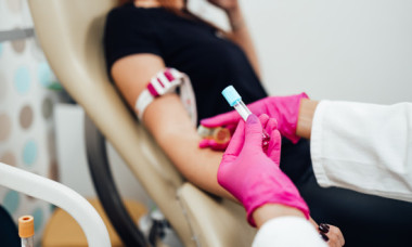 Lista celor mai sigure și importante analize de sânge recomandate de medic: „Pot evidenția anemii, infecții sau procese inflamatorii”