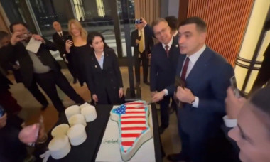 Reacția lui George Simion după episodul tortului în forma Groenlandei, acoperit cu steagul Statelor Unite