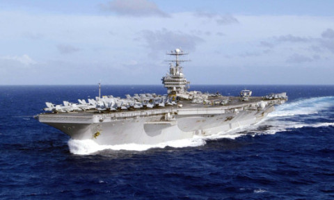 Situație critică pe portavionul USS Abraham Lincoln. Membri ai echipajului ar fi încercat să sară peste bord după luni întregi pe mare