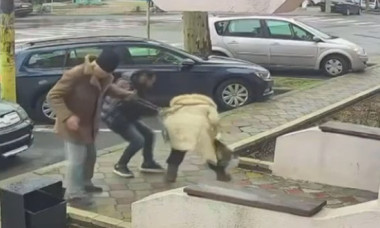 Momentul în care doi soți au fost tâlhăriți la Cernavodă, filmat de camerele de supraveghere: hoții și un complice au fost prinși