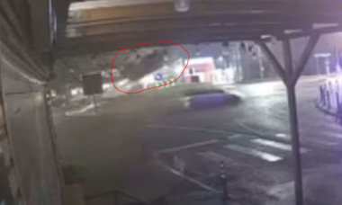 Accident ca în filme în Ilfov după ce o mașină a „zburat” peste un sens giratoriu. Explicațiile lui Titi Aur