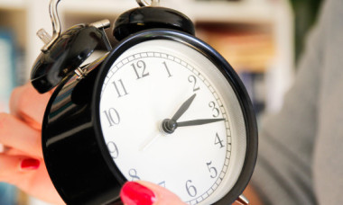 Ora de vară 2026: Data de la care ceasurile se dau înainte și se întunecă mai târziu