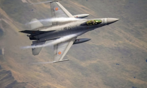 Miruță: Patru piloţi de F-16 trimişi la pregătire în SUA au primit 575.000 de dolari pentru închiriere de maşini
