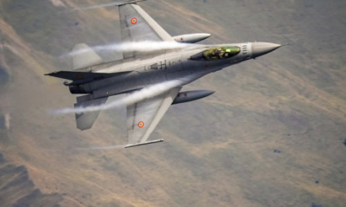 Miruță: Patru piloţi de F-16 trimişi la pregătire în SUA au primit 575.000 de dolari pentru închiriere de maşini