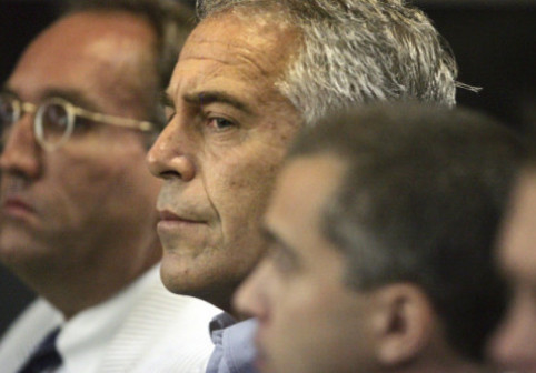 Moştenitorii lui Epstein acceptă o înţelegere de 35 de milioane de dolari într-un proces colectiv intentat de victime