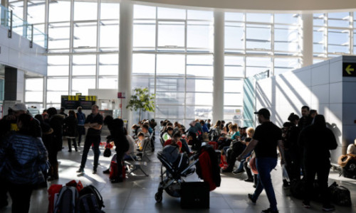 VIDEO Primii români au reușit să se întoarcă în țară din Dubai. „A fost o loterie. Am pariat, la propriu, pe fiecare avion”