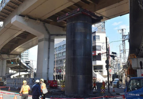 Un cilindru misterios cu înălțimea unei clădiri cu patru etaje a ieşit brusc din pământ în Japonia