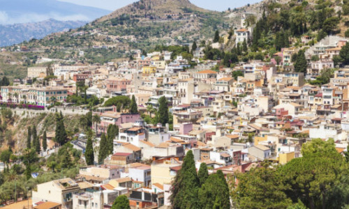 Dezamăgirea unei tinere care și-a cumpărat o casă ieftină în Sicilia, entuziasmată după ce a văzut un clip viral