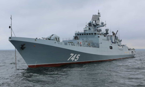 „Marina Militară va sparge blocada”. Rusia a trimis o navă de război pentru a însoți petrolierele în apele britanice