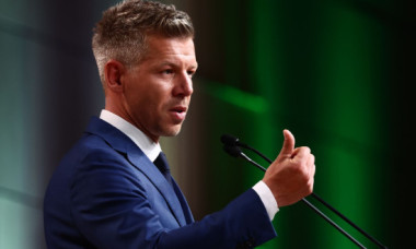 Peter Magyar își onorează o promisiune din campania electorală privind permisele de şedere pentru imigranţi