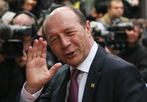 Băsescu: „Tandemul Trump–Putin a fost bătut măr de poporul maghiar.  Trump va pleca, America rămâne!”
