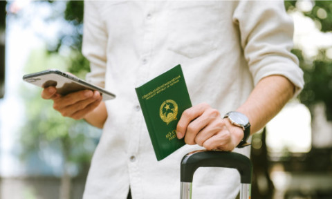 Soții tradiționale și fenomenul „passport bros”: De ce tot mai mulți bărbați din Occident își caută partenere de viață în țări străine