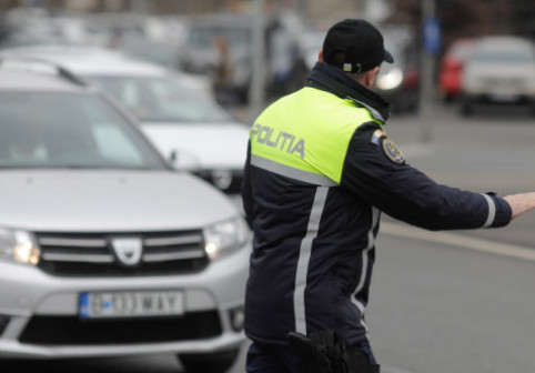 Echipamente auto obligatorii în 2026: Amenzi pentru șoferii care circulă cu trusa medicală și extinctorul expirate