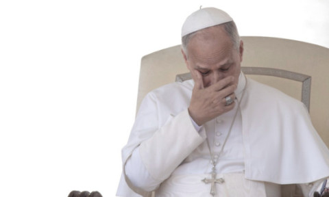 Papa Leon a sunat la bancă să îşi schimbe adresa. Angajata a crezut că este o farsă şi i-a închis telefonul în nas