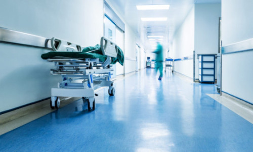 CNAS schimbă regulile după care pacienții pot fi tratați în privat pe banii statului. Ce prevede proiectul pus în transparență