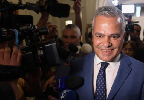 Din ce a făcut avere noul premier desemnat. Adrian Veștea este contabil de profesie și a fost timp de 12 ani primar al orașului Râșnov