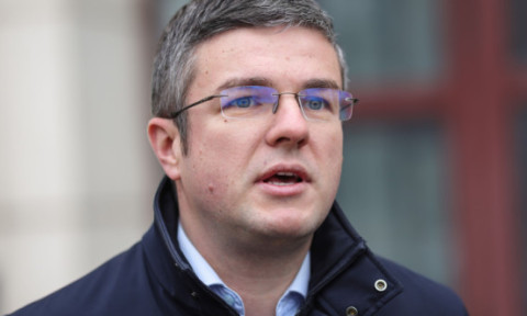 Atac dur la adresa premierului desemnat: „S-a urcat maimuța în copac și i se vede fundul"